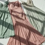 Eleganckie sukienki na wesele 2026 - trendy dla gościni w kolorach sage green i dusty rose